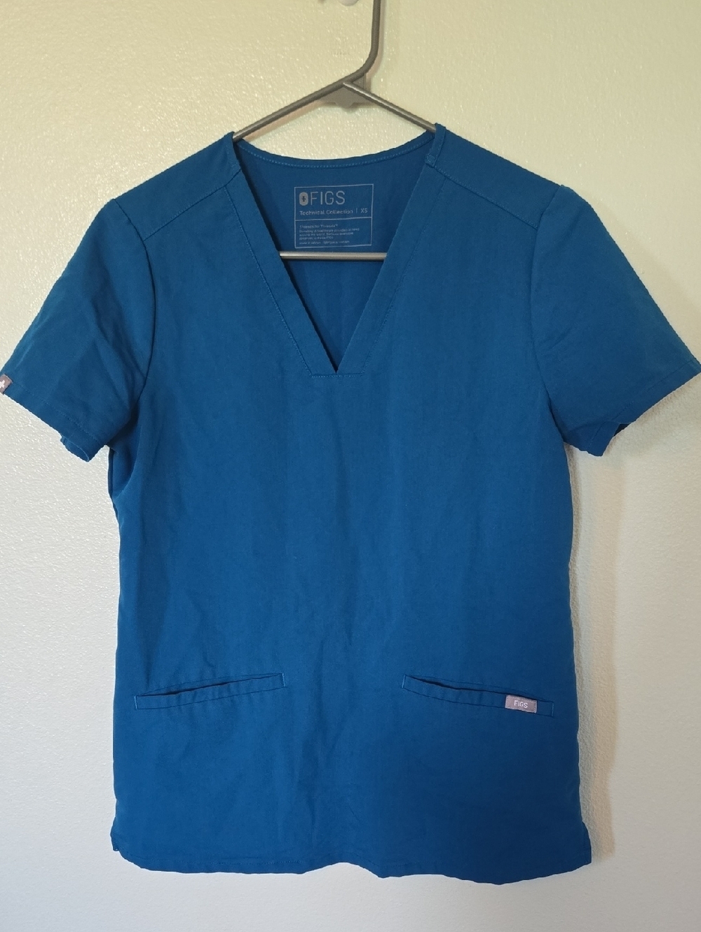 Figs | Dark Blue Casma Three-Pocket Scrub Top Size XS